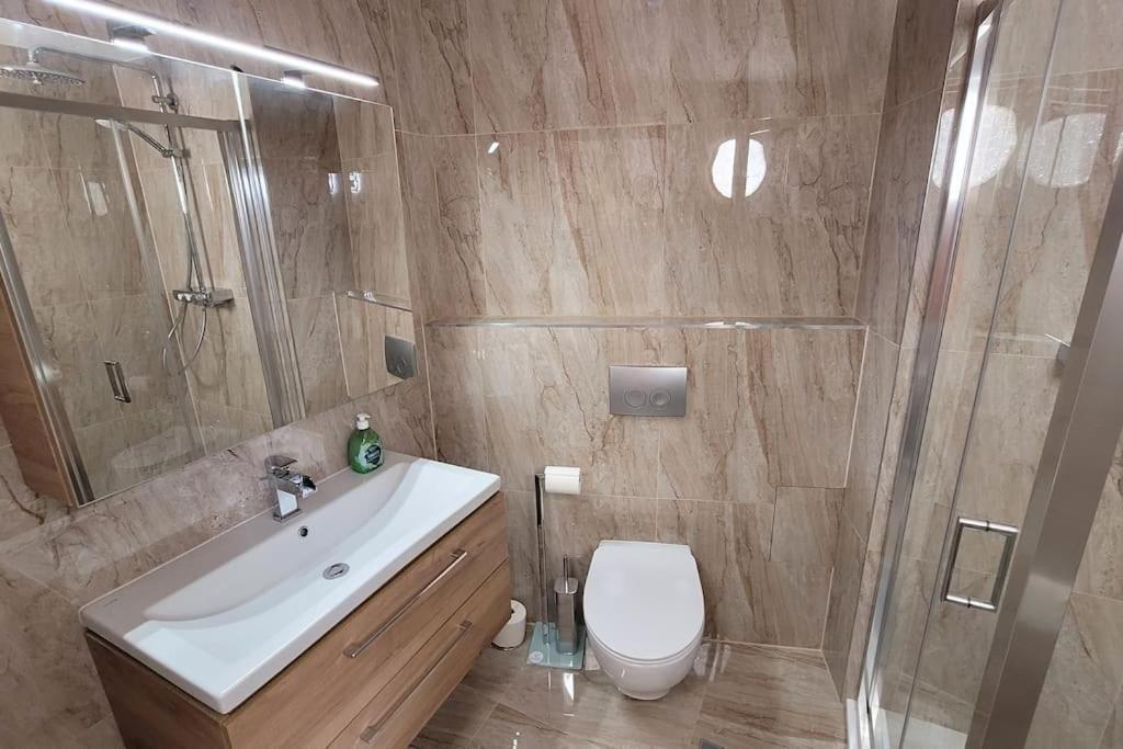 Luxusni Apartman Nedaleko Centra Прага Экстерьер фото